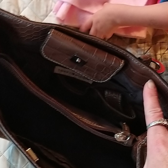 Tommy Hilfiger - Picture 3 of 4